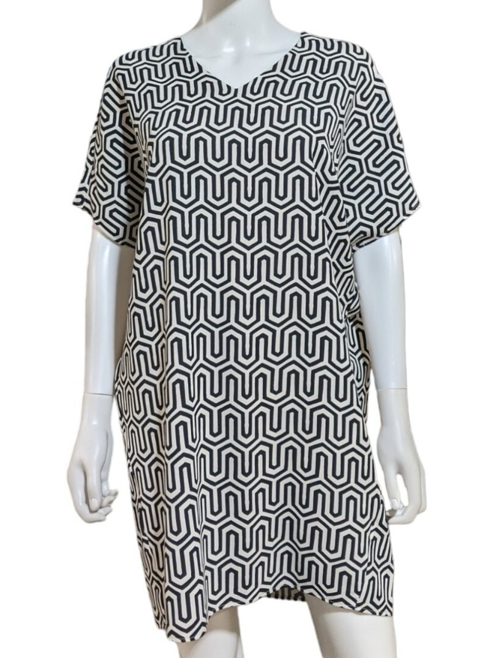 Chico's size 1 Black and White Geometric Dress / tunic